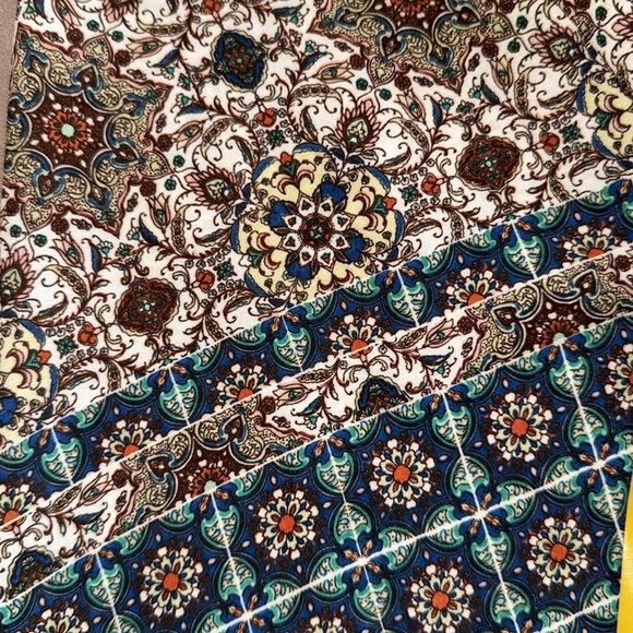 A. Byer Multi-hue Paisley Print Top Gold Keyhole Detail Open Sleeve Button Cuff - Picture 10 of 13